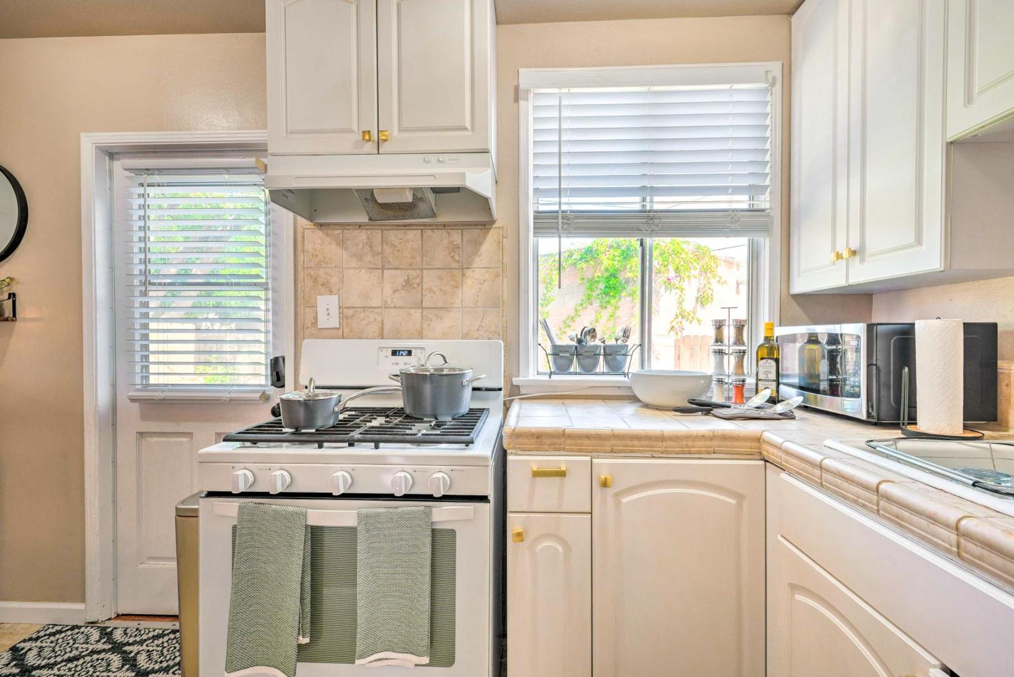 Вилла Stylish And Modern Burbank Gem With Private Yard! Экстерьер фото